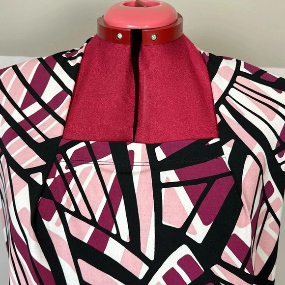 Anne Klein sleeveless front pleats geometric print stretch top - Picture 3 of 4